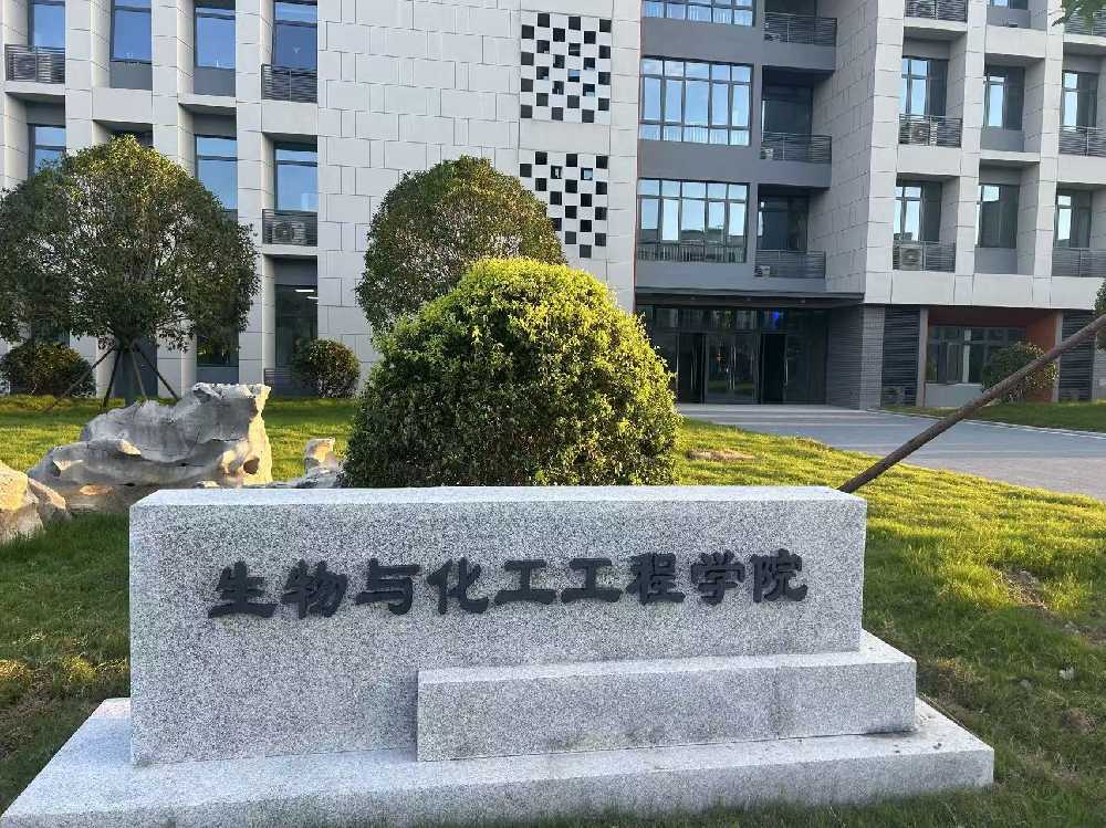 云城区扬州职业大学体育场高杆灯项目